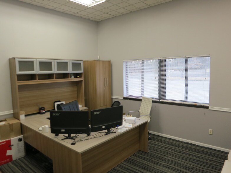 More Photos Of 53 Smith Rd, Middletown Warehouse For Sale