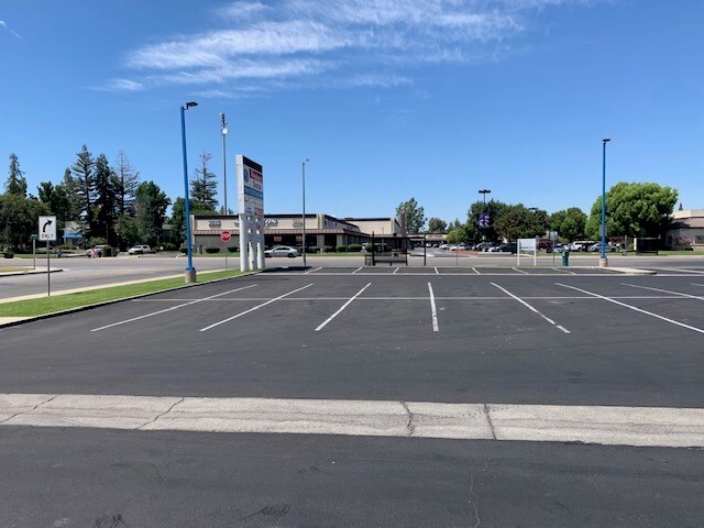 More Photos Of 4405-4437 Ming Ave, Bakersfield Storefront Retail Office For Lease