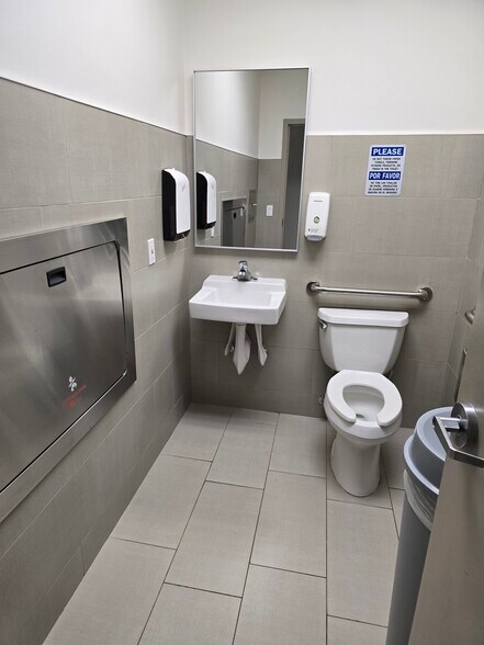 More Photos Of 1201 N Parrott Ave, Okeechobee Medical For Sale