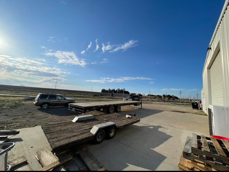 More Photos Of 523 Business Parkway rd, Falls City Manufacturing For Sale