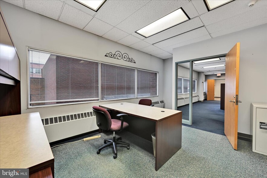 More Photos Of 19 N 6th St, Reading Office For Sale