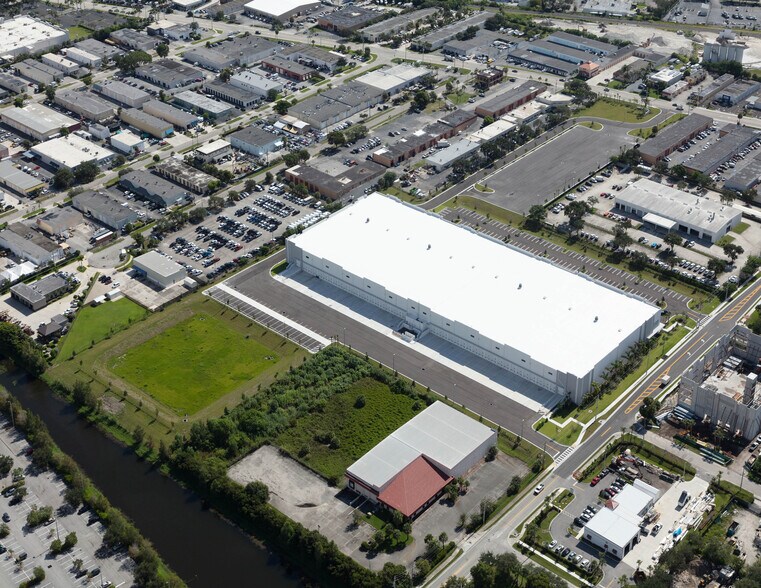 More Photos Of 1100 Old Dixie Hwy, Lake Park Distribution For Sale