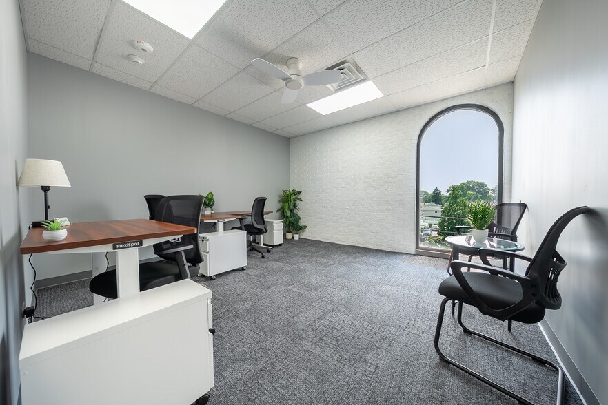More Photos Of 4550 W 103rd St, Oak Lawn Coworking Space