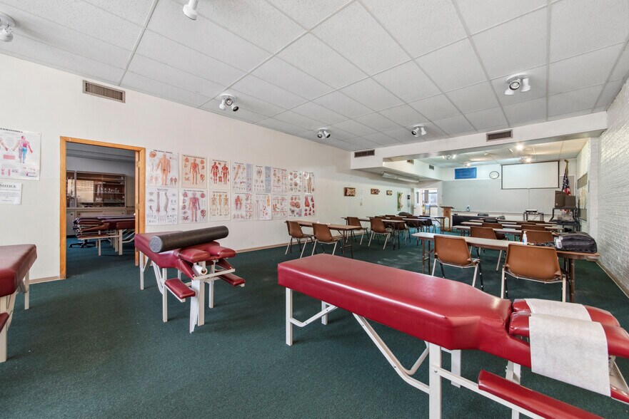 More Photos Of 3330 N Milwaukee Ave, Chicago Medical For Sale