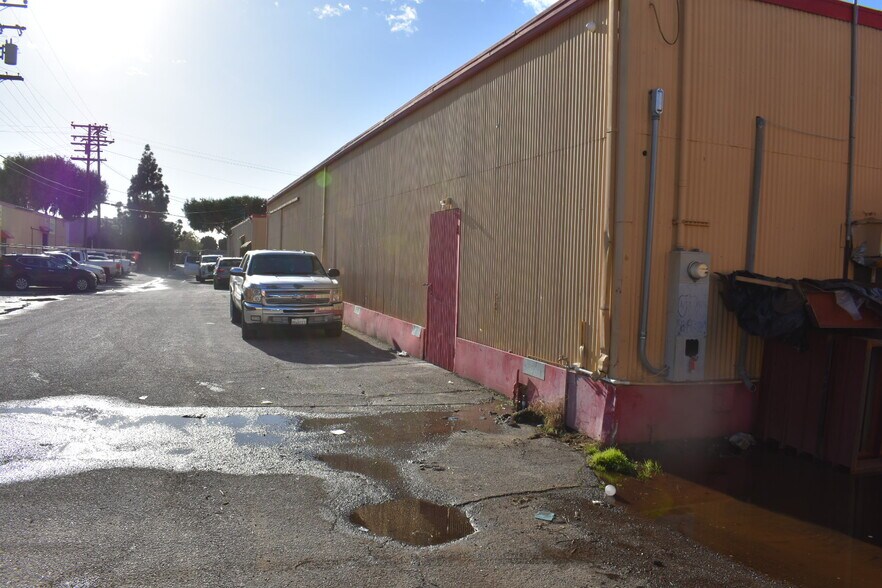 Primary Photo Of 6821 Suva St, Bell Gardens Warehouse For Lease