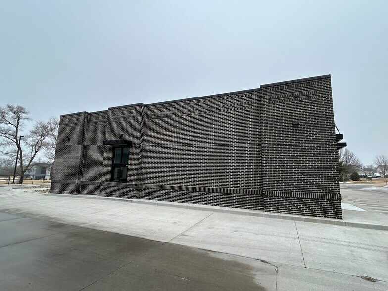 More Photos Of 1010 Tyler St, Polk City Storefront For Lease