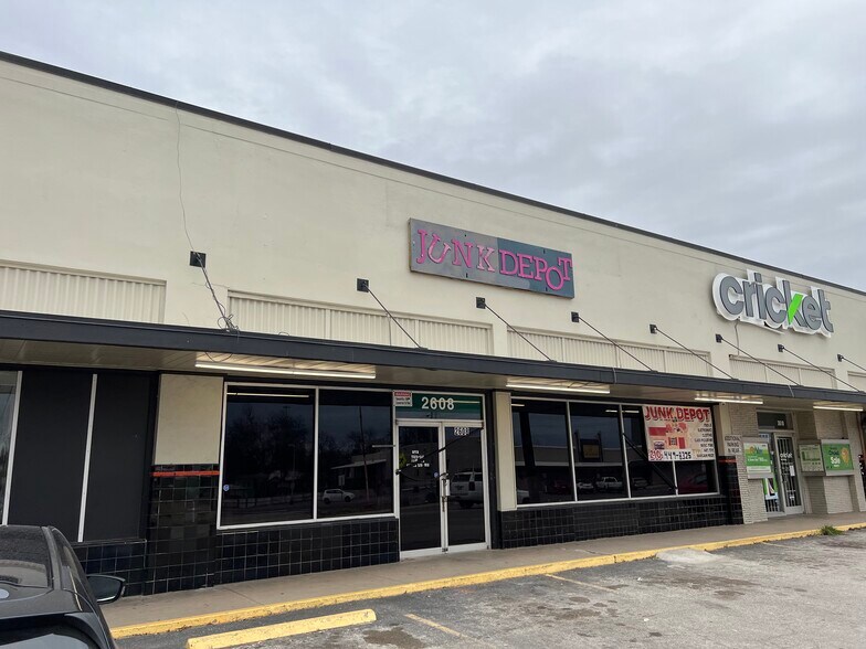 More Photos Of 2602-2620 S Presa St, San Antonio Unknown For Lease