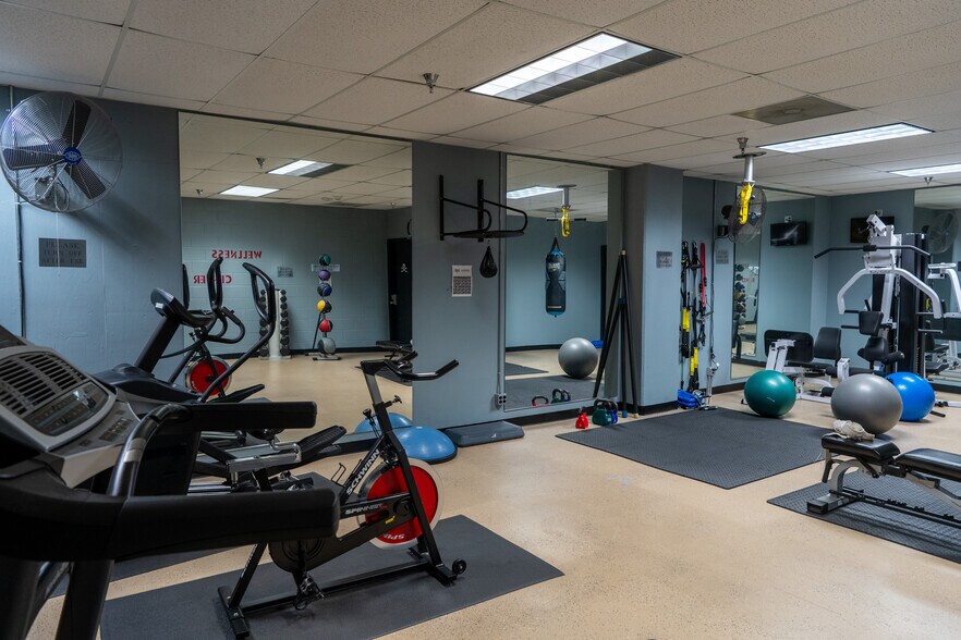 More Photos Of 125 W Missouri Ave, Midland Office For Lease