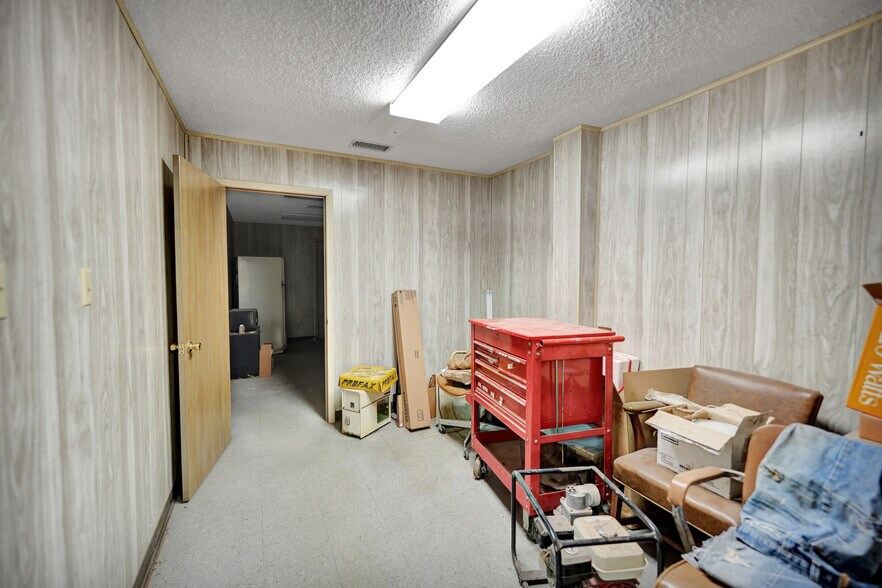 More Photos Of 501 Hillcrest Ave, Odessa Warehouse For Sale