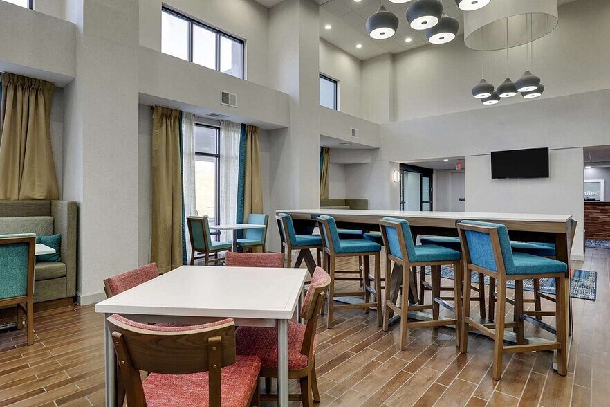 More Photos Of 5723 Heritage Crossing Dr, Glen Carbon Hotel For Sale