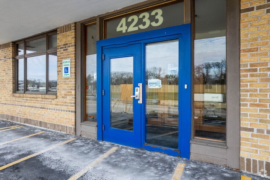 More Photos Of 4233 W Beltline Hwy, Madison General Retail For Sale
