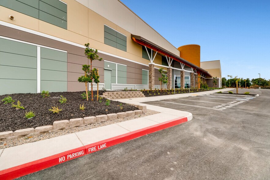 More Photos Of 500 Devlin Rd, Napa Warehouse For Lease