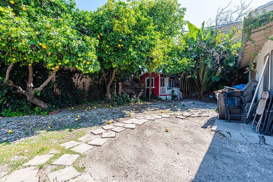 More Photos Of 1130 N Beachwood Dr, Los Angeles Land For Sale