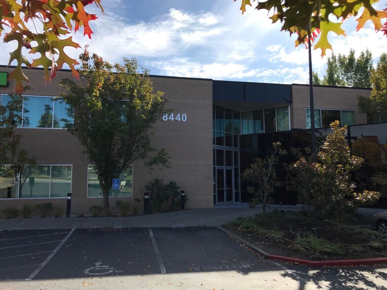 More Photos Of 8440 SE Sunnybrook Blvd, Clackamas Medical For Lease