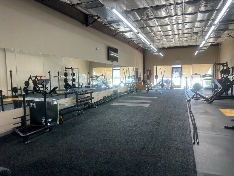 More Photos Of 3750 Limmer Loop, Hutto Storefront Retail Office For Lease