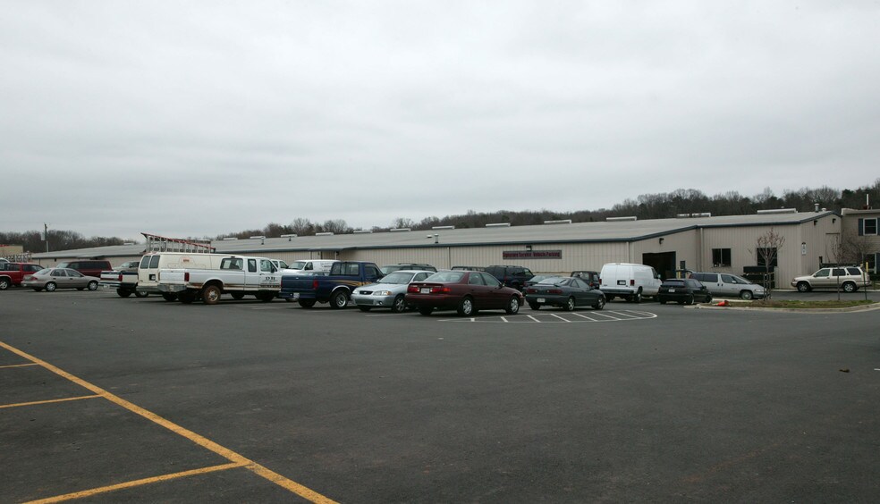 More Photos Of 6628 James Madison Hwy, Haymarket Warehouse For Lease