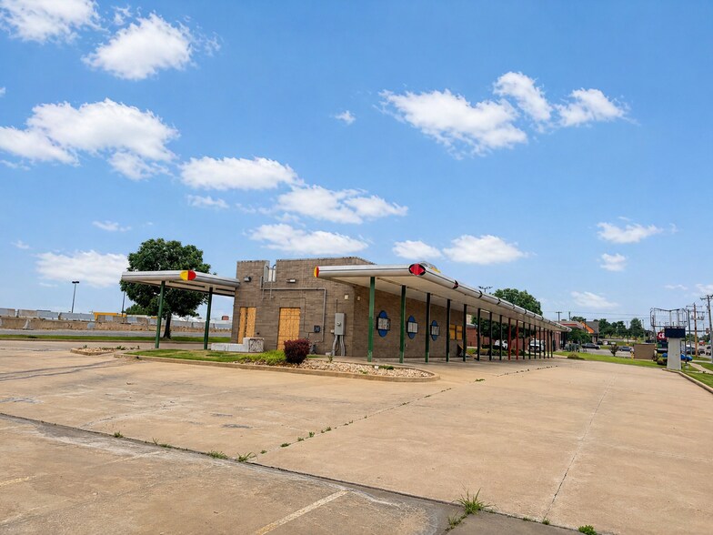 More Photos Of 1919 S Memorial Dr, Tulsa Fast Food For Lease
