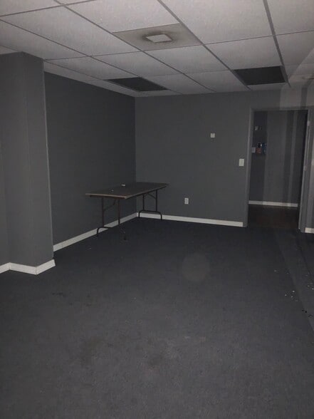More Photos Of 9751 Mining Dr, Jacksonville Warehouse For Lease