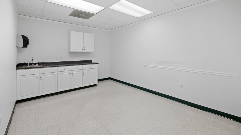 More Photos Of 4100 S Ferdon Blvd, Crestview Medical For Lease