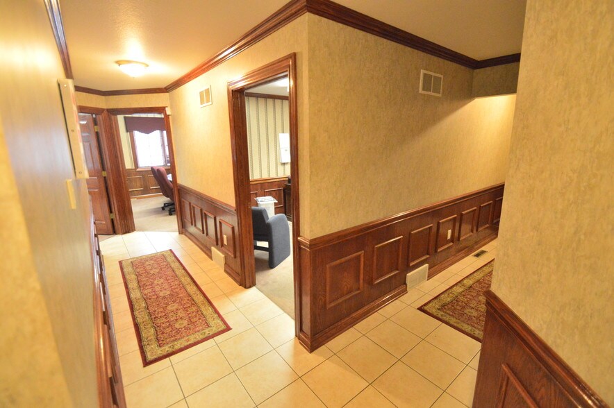 More Photos Of 10314 Main St, New Middletown Flex For Lease
