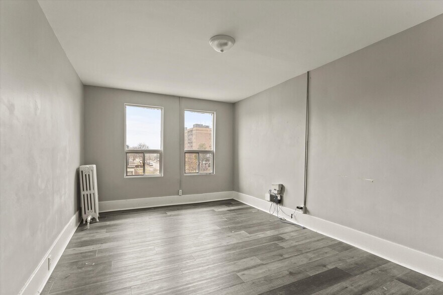 More Photos Of 581 Cataraqui St, Windsor Apartments For Sale