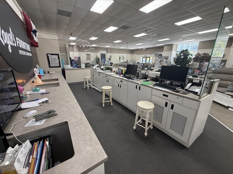 More Photos Of 21 Main St, Titusville General Retail For Sale