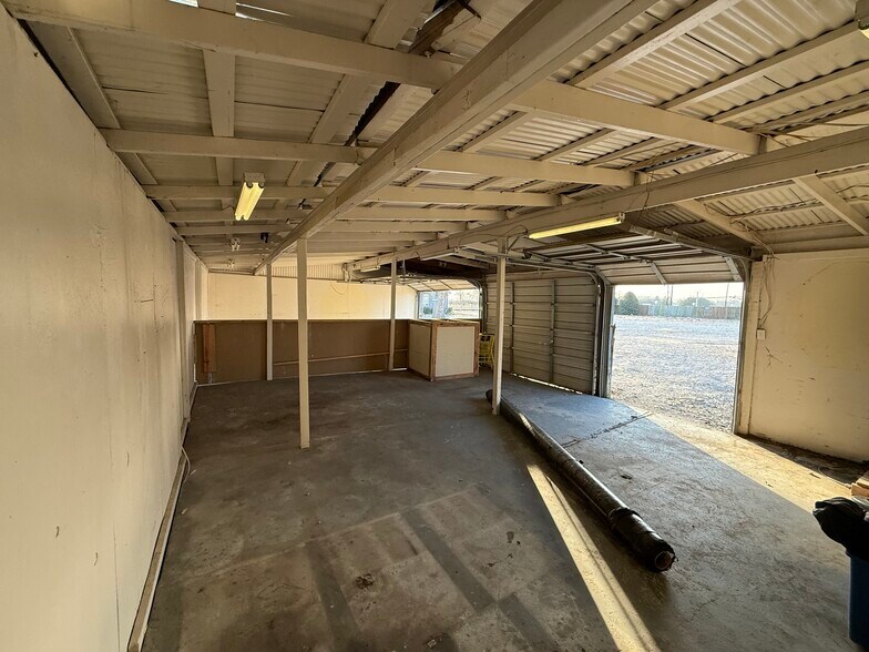 More Photos Of 2162 S Airport Dr, McKinney Industrial For Lease