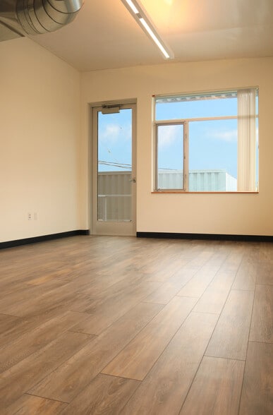 More Photos Of 1630-1670 SE 3rd Ave, Portland Food Processing For Lease