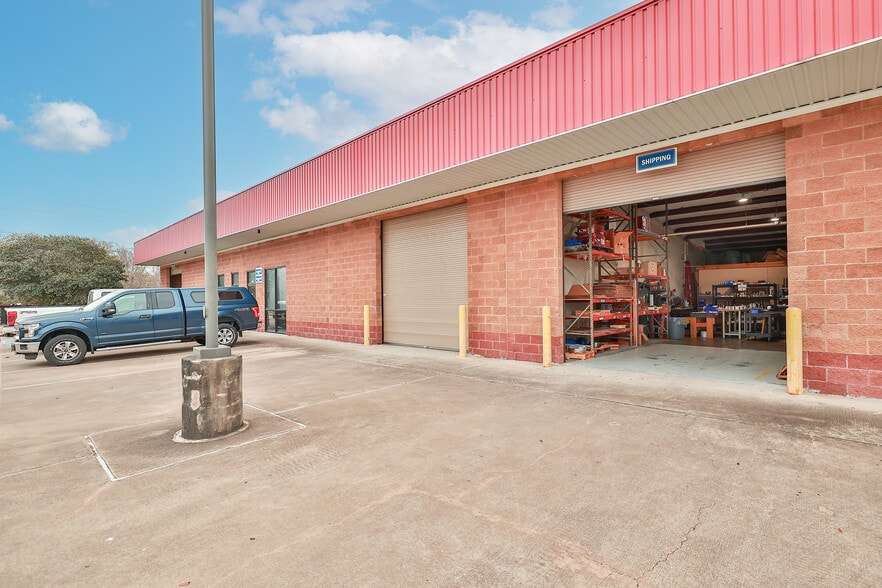 More Photos Of 10541 FM 1960 Rd W, Houston Warehouse For Sale