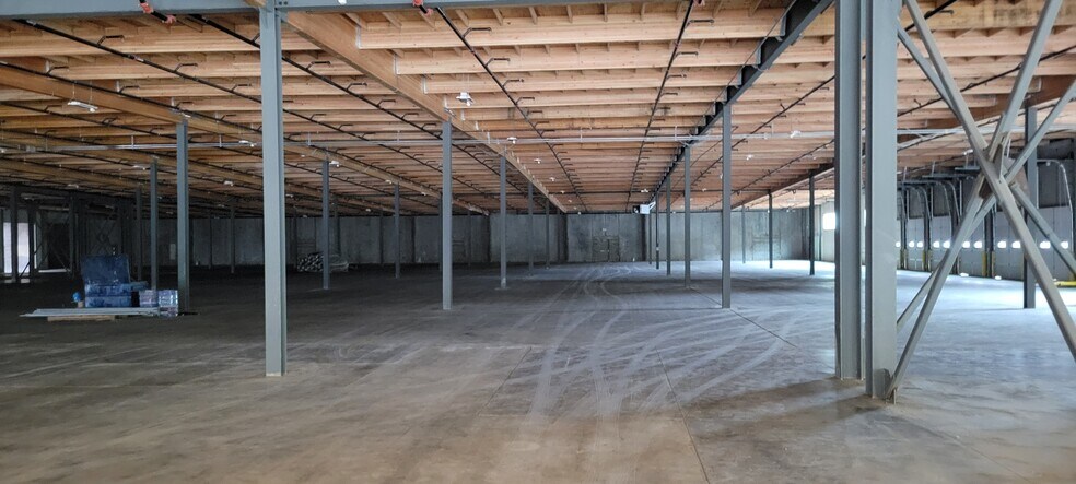 More Photos Of 2720 NW 35th Ave, Portland Warehouse For Sale