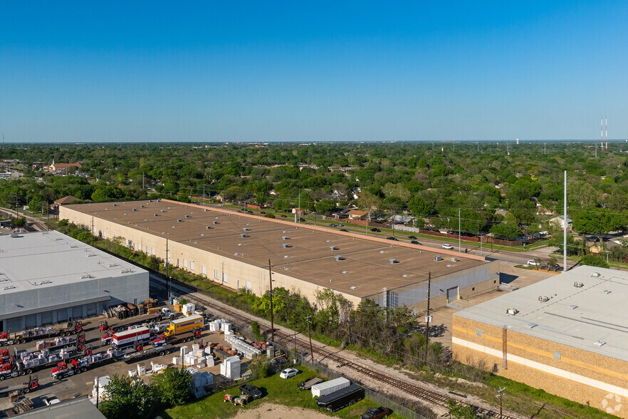 More Photos Of 2525 S Shiloh Rd, Garland Warehouse For Lease