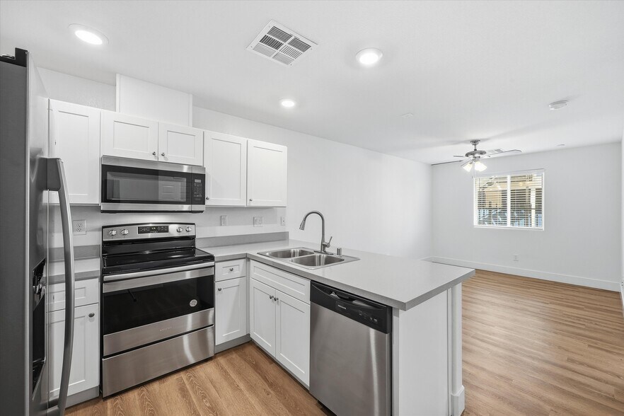 More Photos Of 1821 Santa Paula Dr, Las Vegas Apartments For Sale