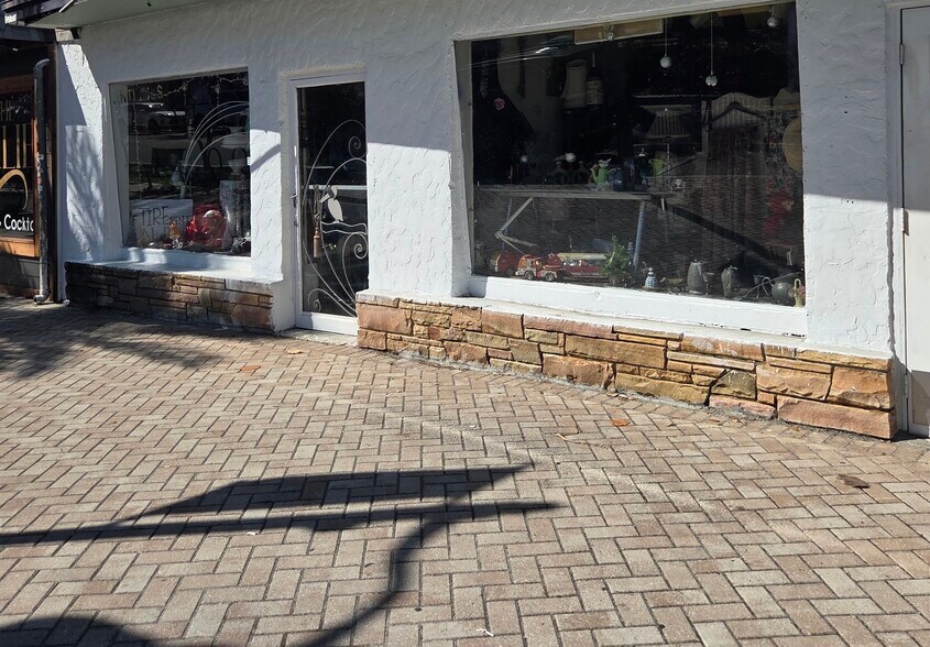 More Photos Of 225 Minutemen Causeway Cswy, Cocoa Beach General Retail For Sale