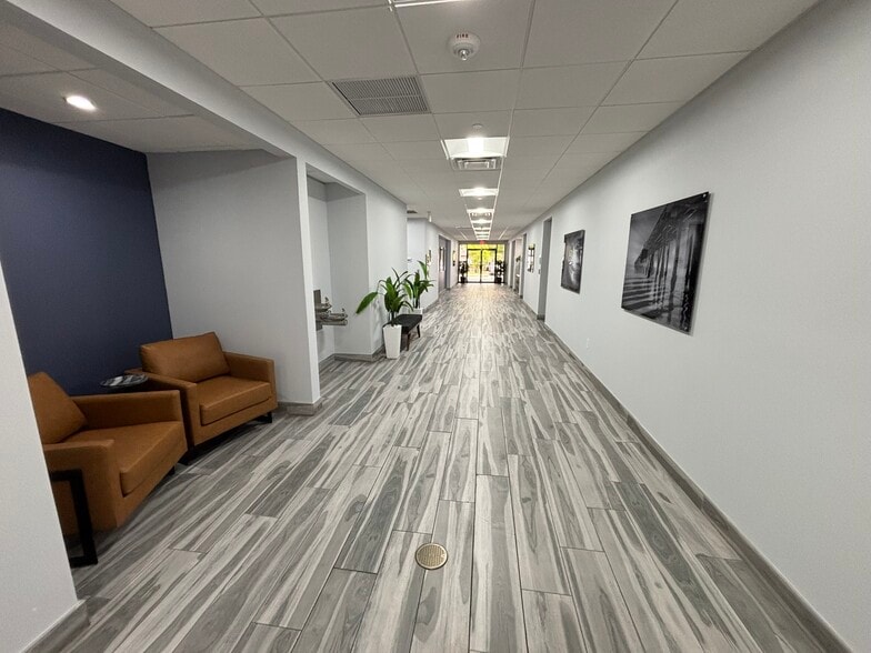 More Photos Of 1061 E Indiantown Rd, Jupiter Office For Lease