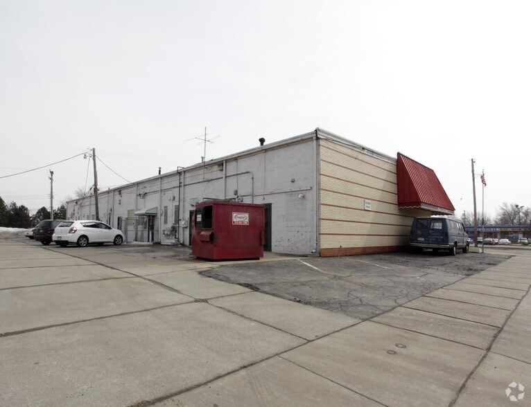 More Photos Of 19401-19421 E 10 Mile Rd, Roseville Storefront For Lease