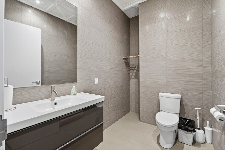 More Photos Of 3075 Hospital Gate, Oakville Medical For Lease