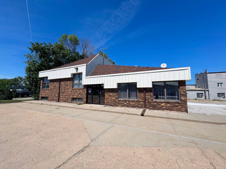 More Photos Of 1160 Lincoln St, Blair Light Manufacturing For Sale