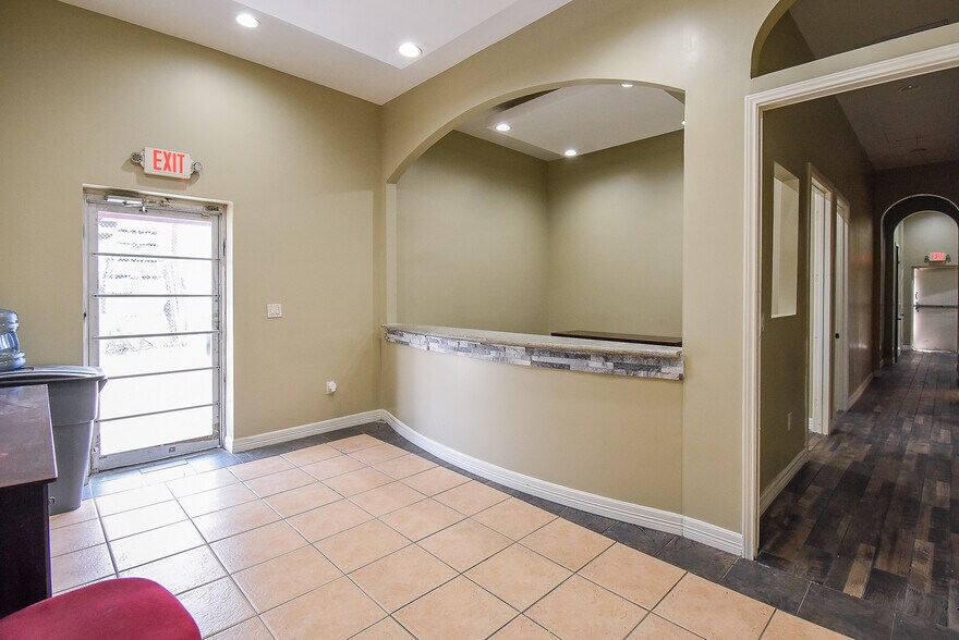 Primary Photo Of 9527 Ponderosa Ln, Houston Medical For Lease