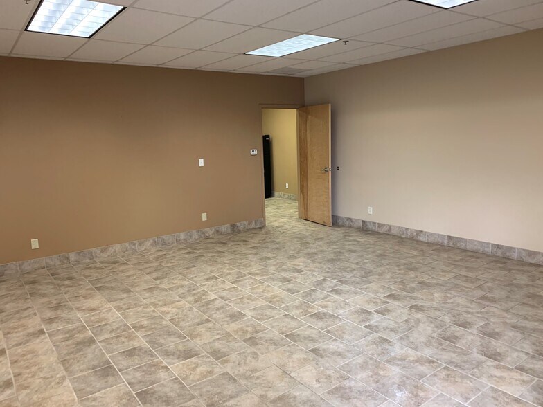 More Photos Of 2200-2224 Sandridge Dr, Moraine Warehouse For Lease