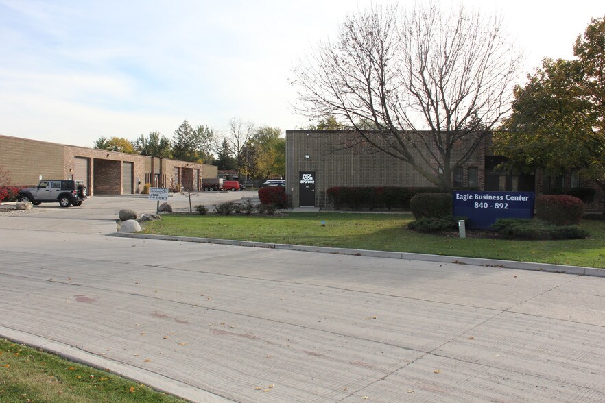 More Photos Of 870-892 Eagle Dr, Bensenville Warehouse For Lease