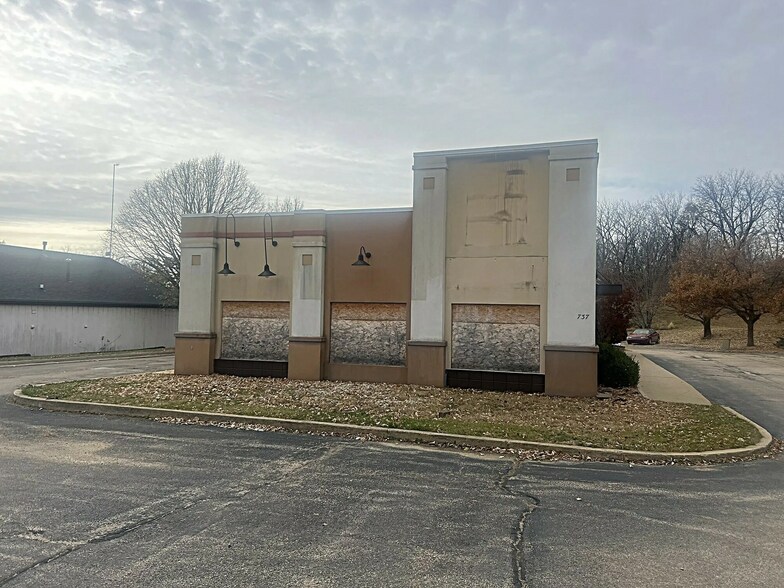 Primary Photo Of 737 N Galena Ave, Dixon Fast Food For Sale