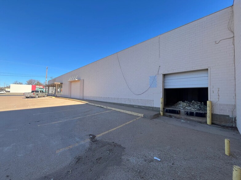 More Photos Of 604-608 E Broadway St, Sweetwater Freestanding For Lease