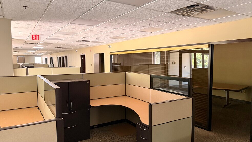 More Photos Of 240 Circle Dr N, Piscataway Manufacturing For Sale
