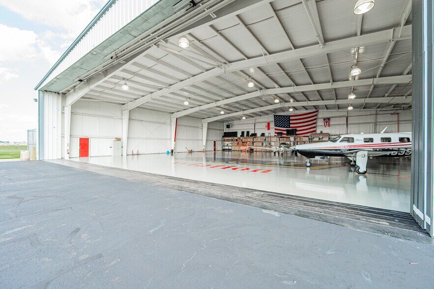 More Photos Of 300 Heath Rd, Heath Airplane Hangar For Sale