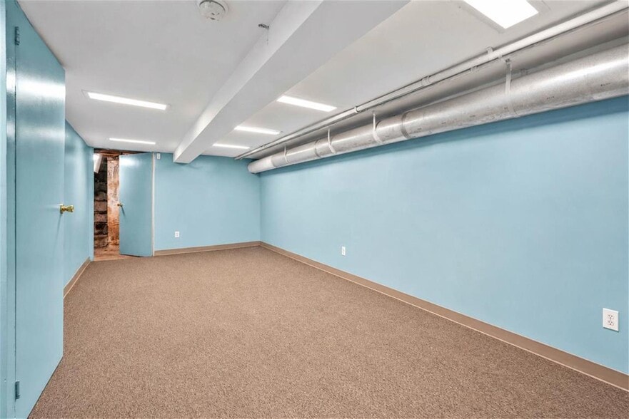 More Photos Of 10717 Metropolitan Ave, Forest Hills Flex For Sale