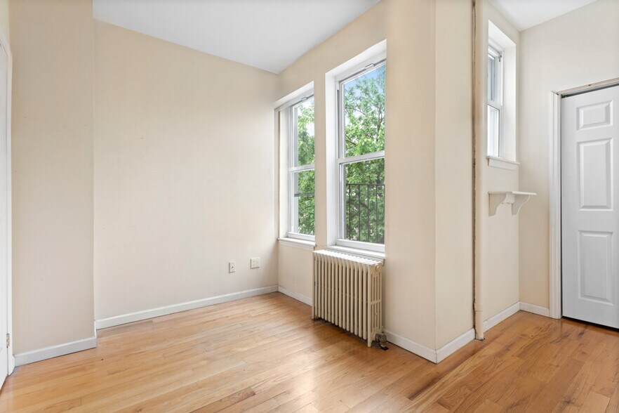 More Photos Of 54 Herbert St, Brooklyn Apartments For Sale