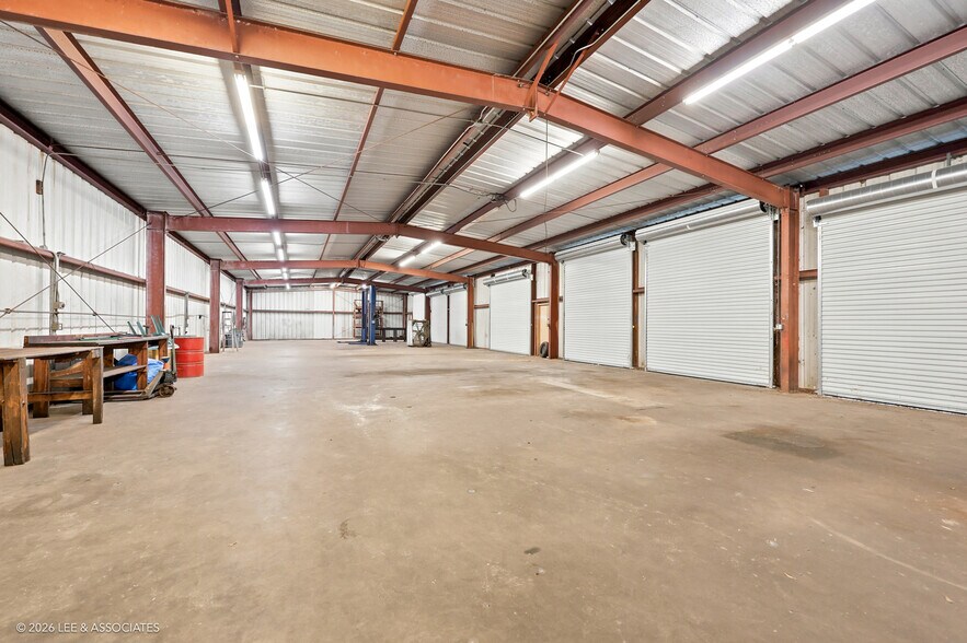 More Photos Of 4141 NW 6th St, Gainesville Warehouse For Sale