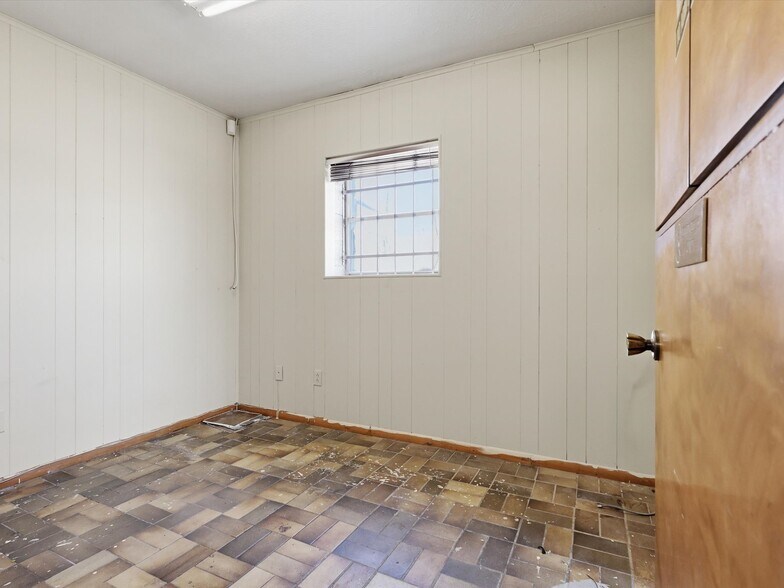 More Photos Of 4208 Benbrook Hwy, Fort Worth Office For Sale