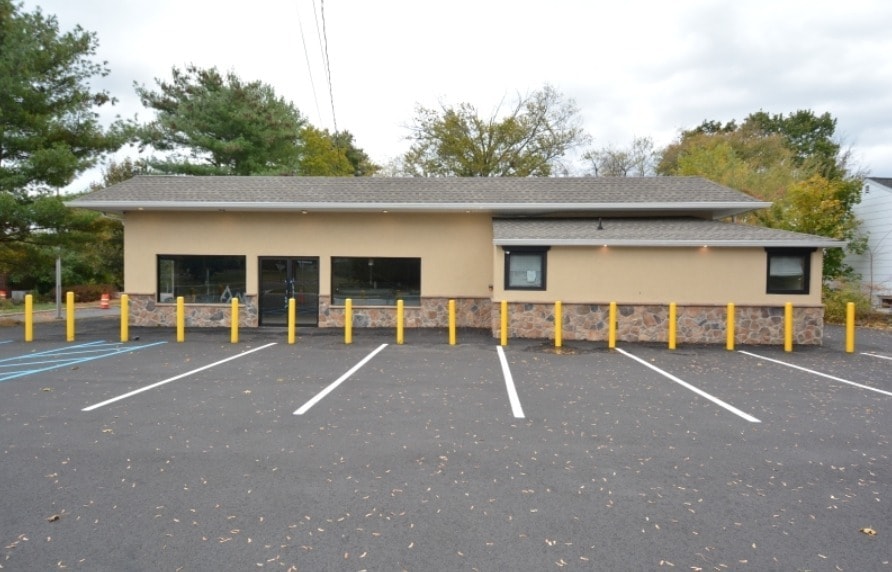 More Photos Of 24 Broad St, Three Bridges Freestanding For Sale