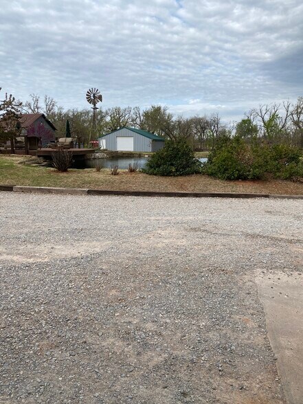 More Photos Of 6701 NW 178th St, Edmond Flex For Sale